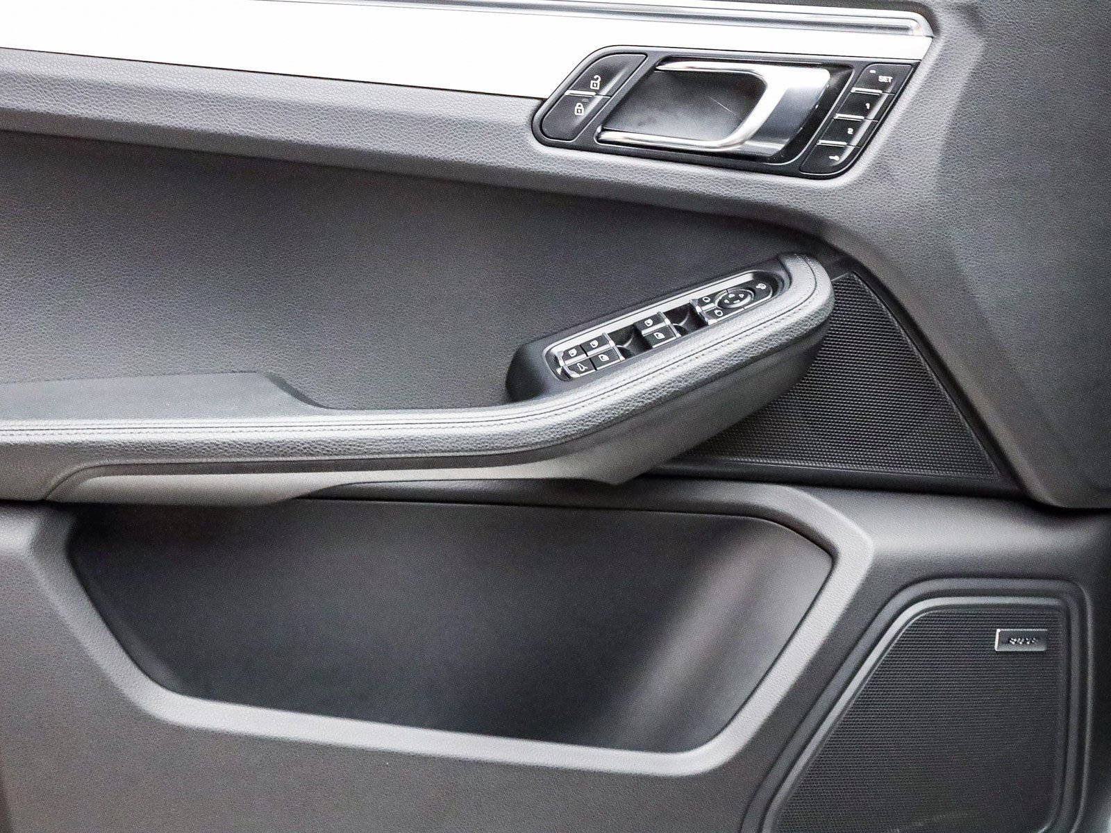 Certified 2025 Porsche Macan image 24