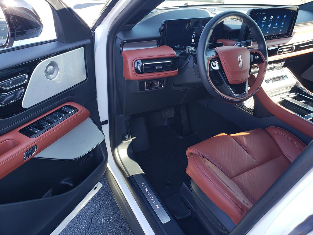 Used 2025 Lincoln Aviator Reserve w/ Equipment Group 201A image 11