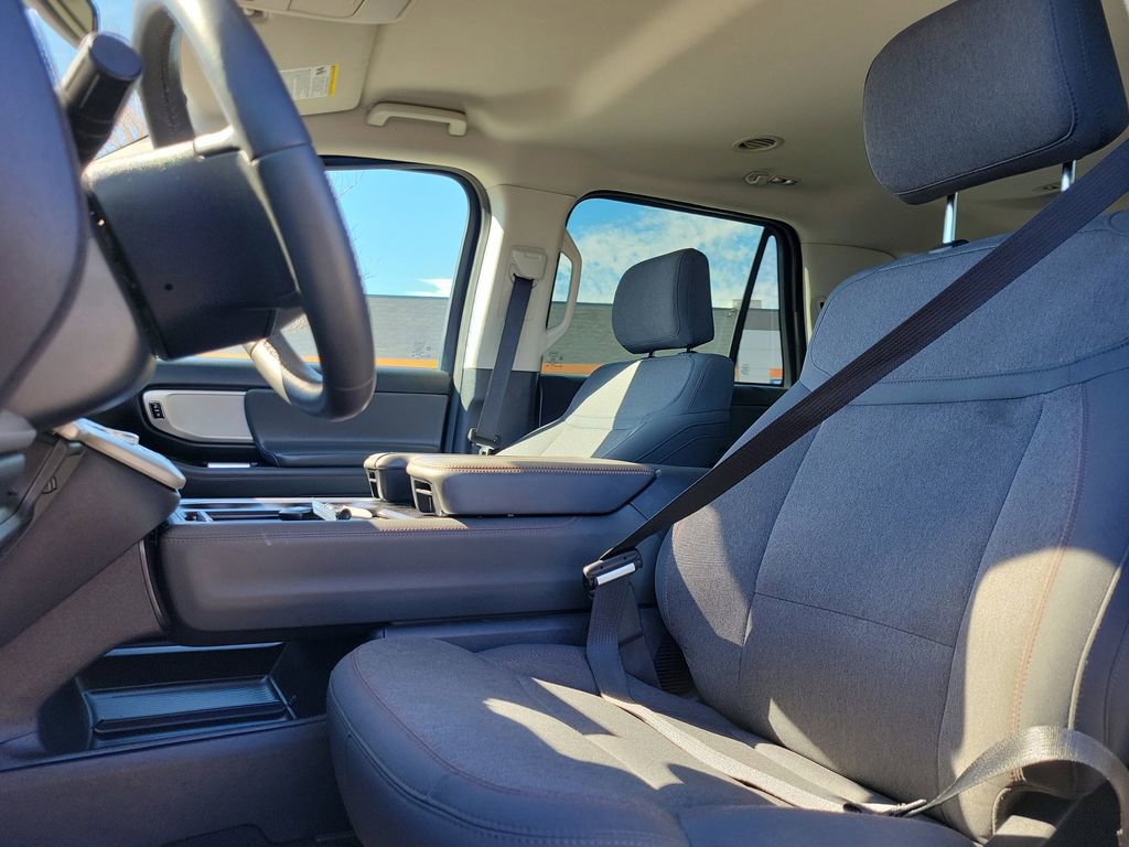 Used 2025 Ford Expedition Max Active RWD image 18