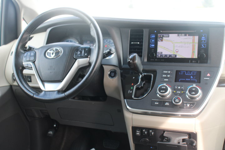 Used 2017 Toyota Sienna XLE Premium FWD image 26