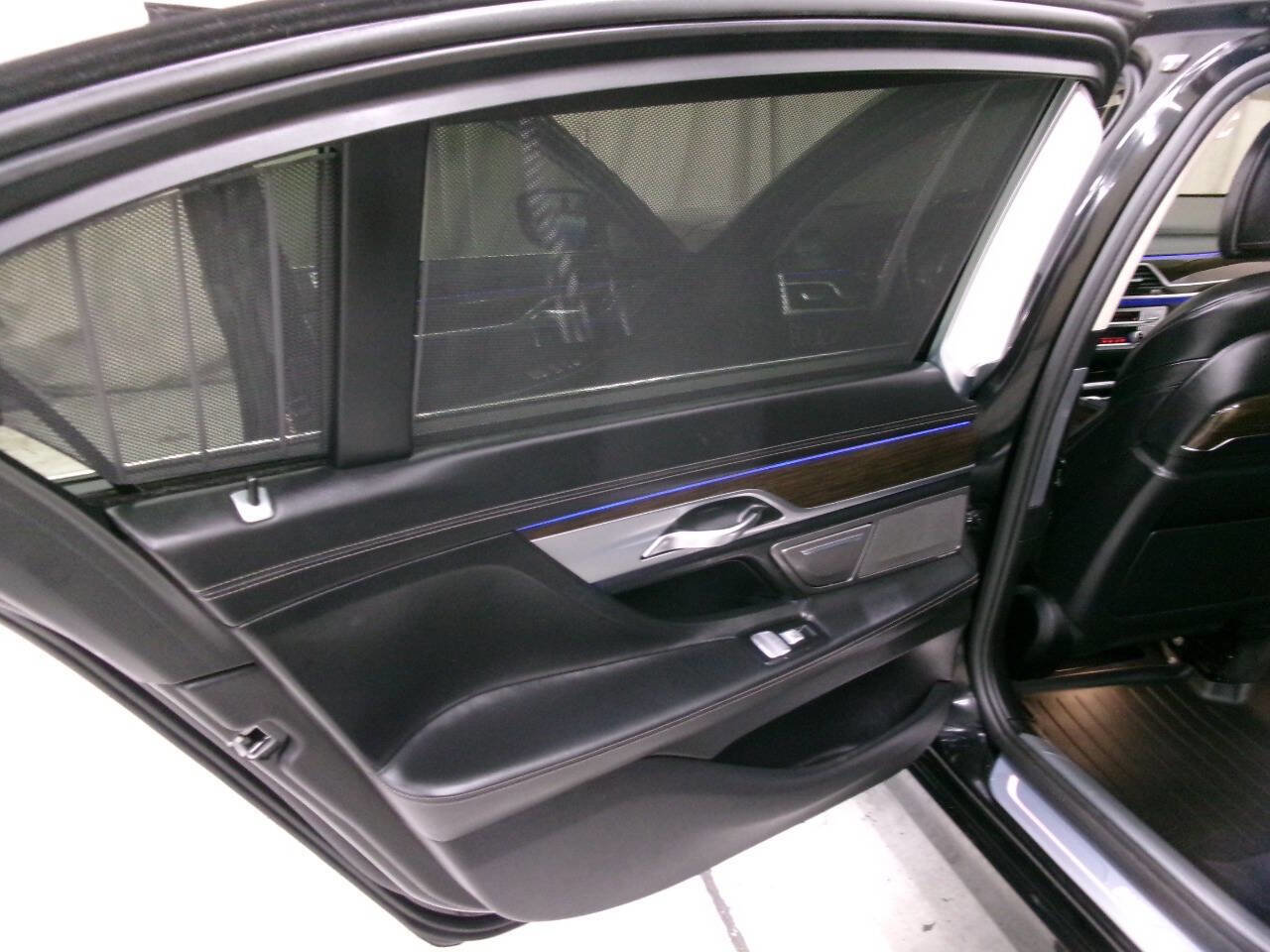 Used 2016 BMW 750i xDrive image 25