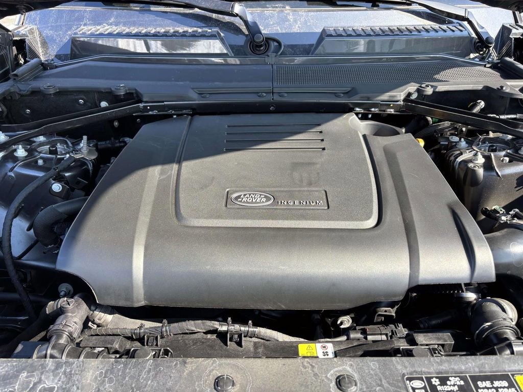 Used 2025 Land Rover Defender 110 S image 28