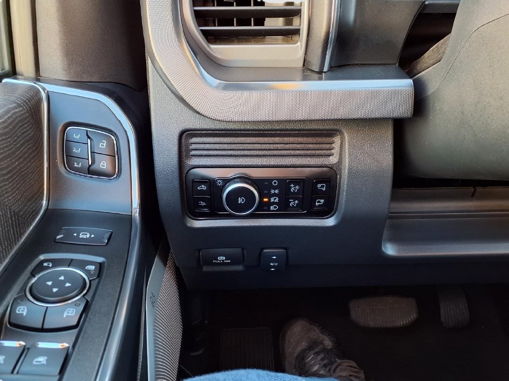 Certified 2025 Ford F350 Platinum AWD/4WD image 22