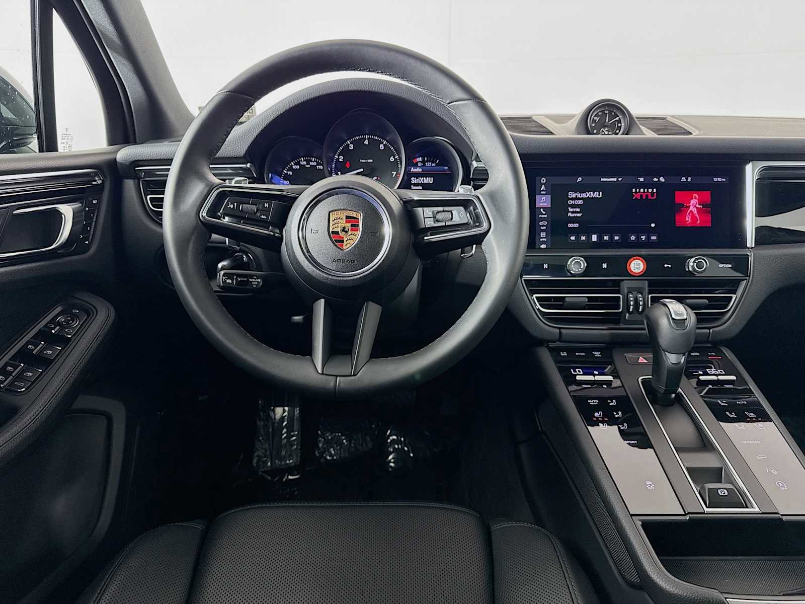 Used 2025 Porsche Macan image 22