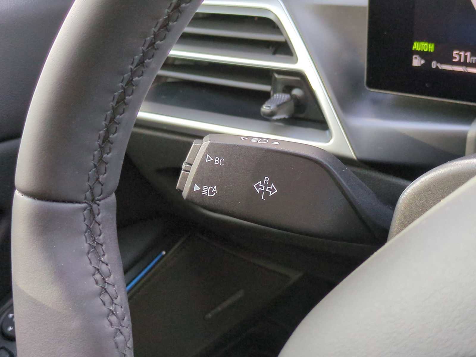 New 2025 BMW 330i xDrive Sedan w/ Premium Package image 28