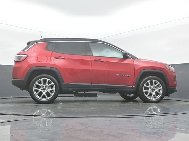 Used 2025 Jeep Compass Limited image 52