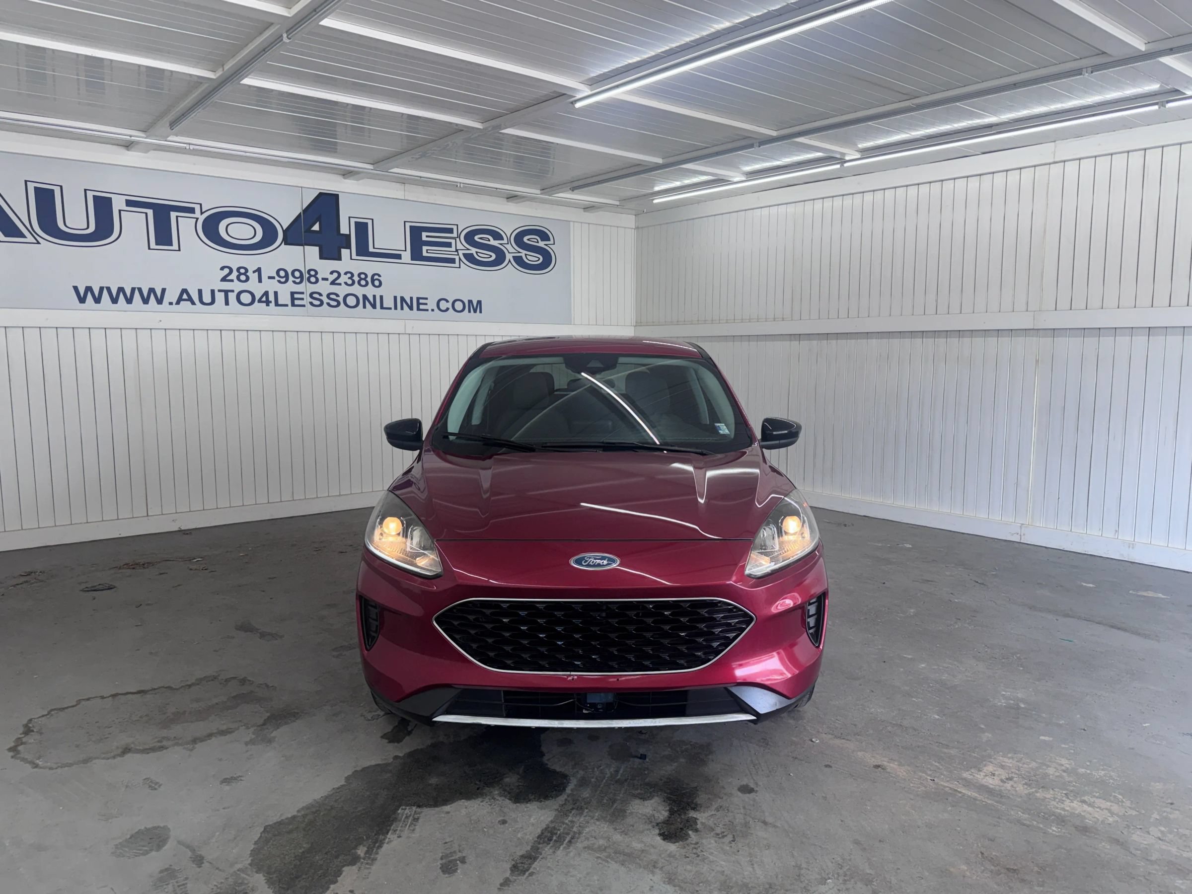 Used 2022 Ford Escape SE w/ SE Sport Appearance Package FWD image 2