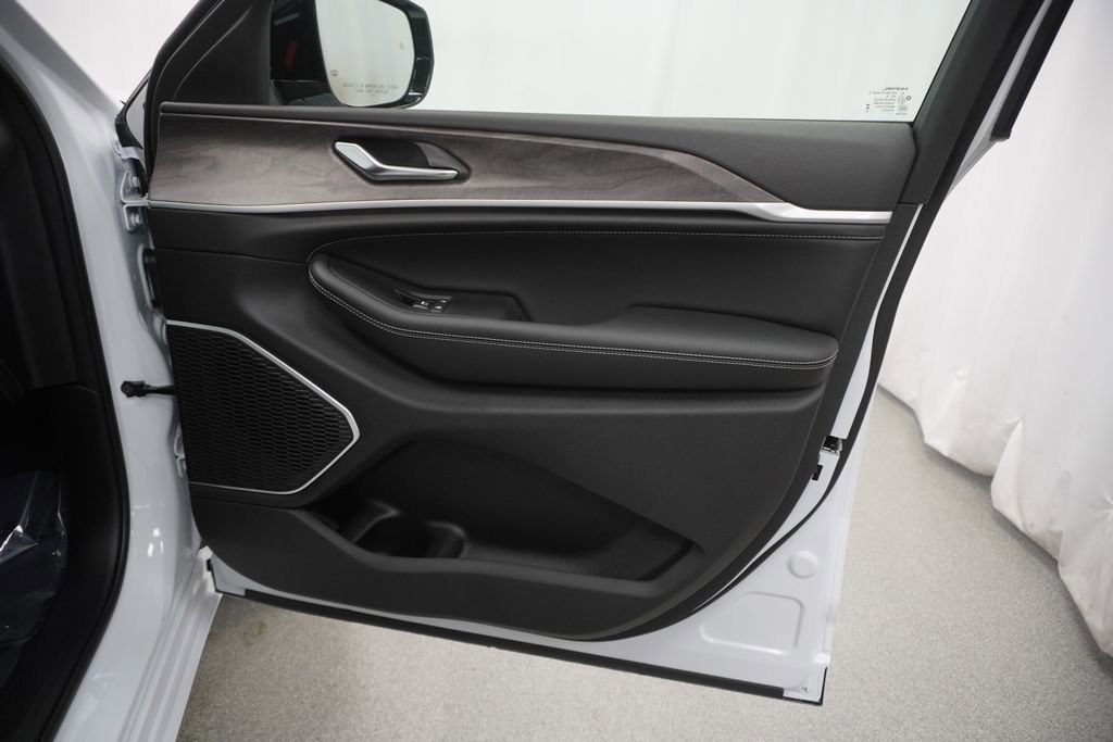 New 2026 Jeep Grand Cherokee L Limited AWD/4WD image 33