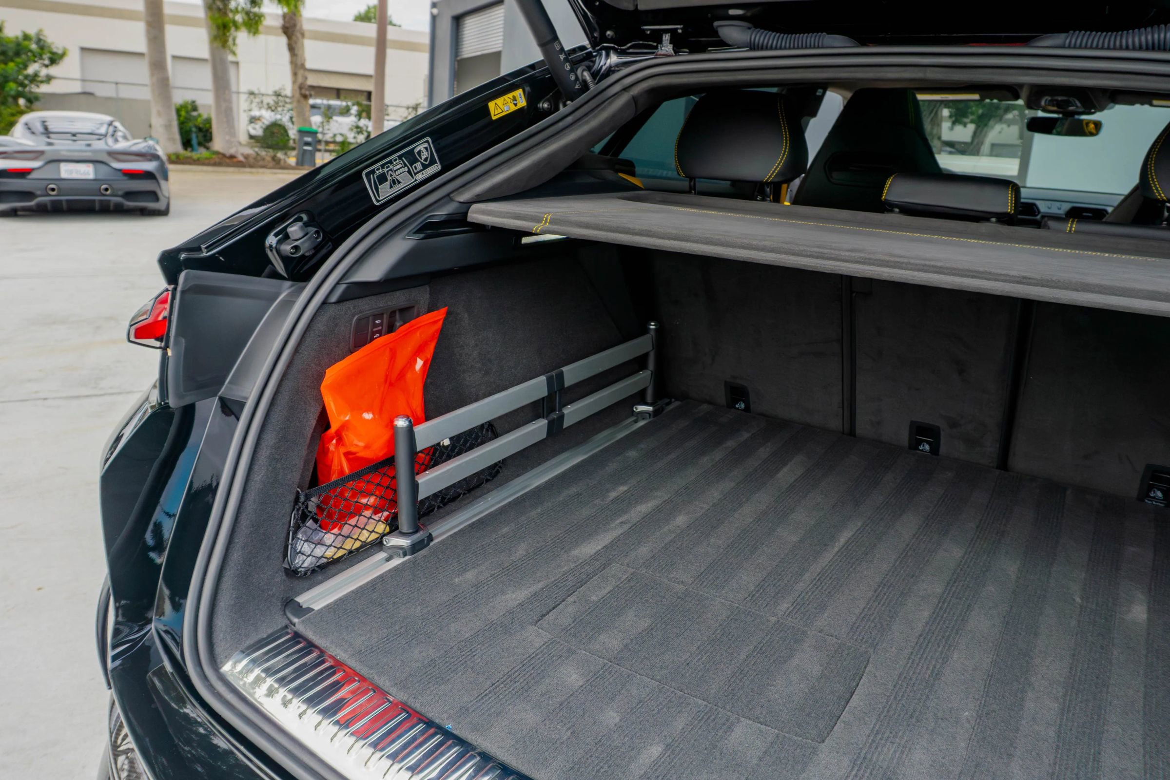 Used 2025 Lamborghini Urus SE image 87