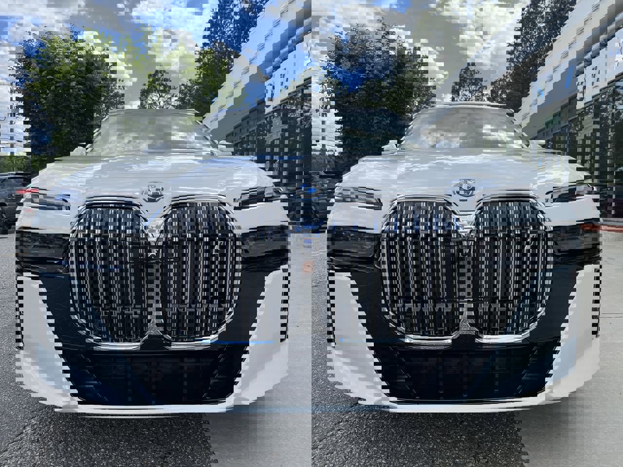 Used 2025 BMW i7 eDrive50 w/ M Sport Package image 3