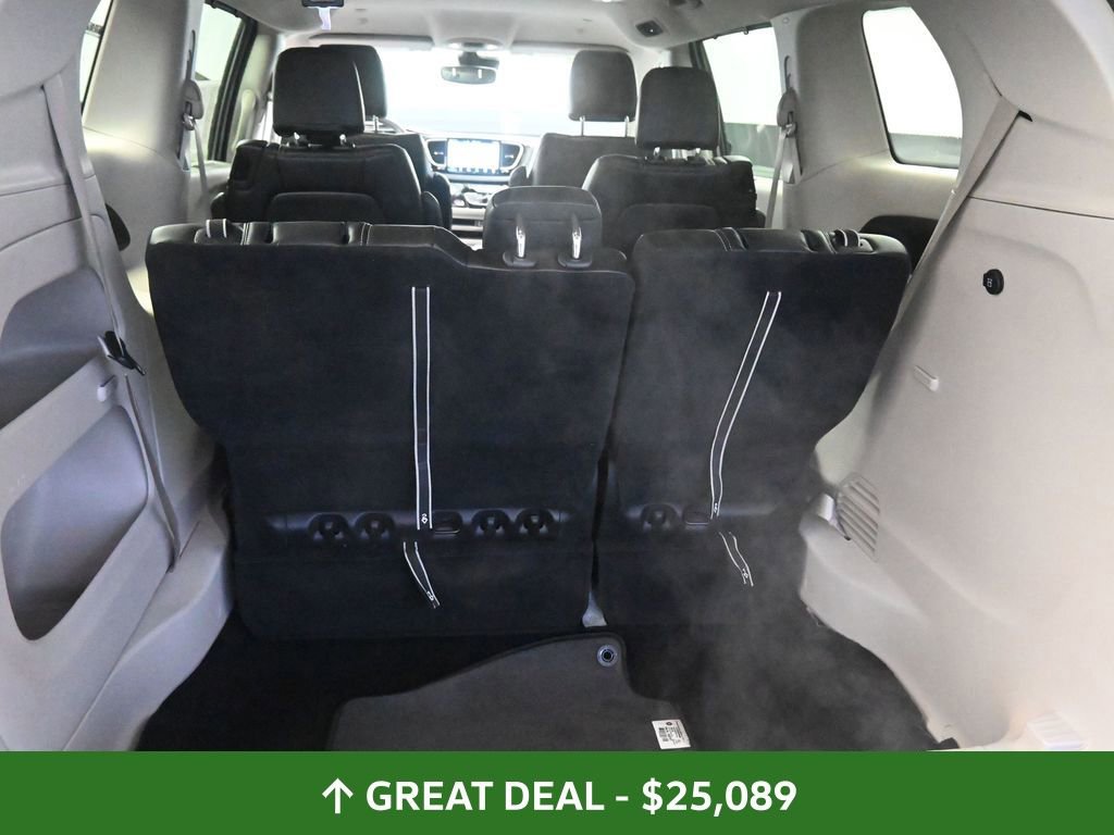 Used 2024 Chrysler Pacifica Touring-L image 22
