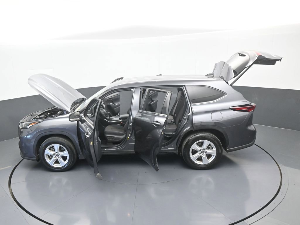 Used 2024 Toyota Highlander LE image 94