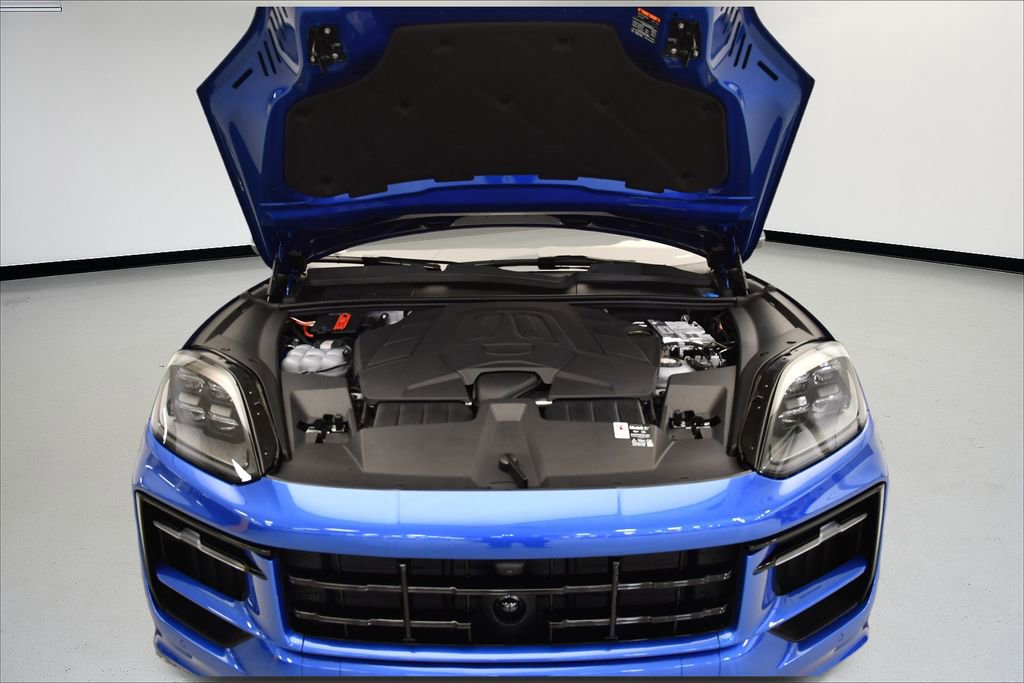 Used 2025 Porsche Cayenne S image 12
