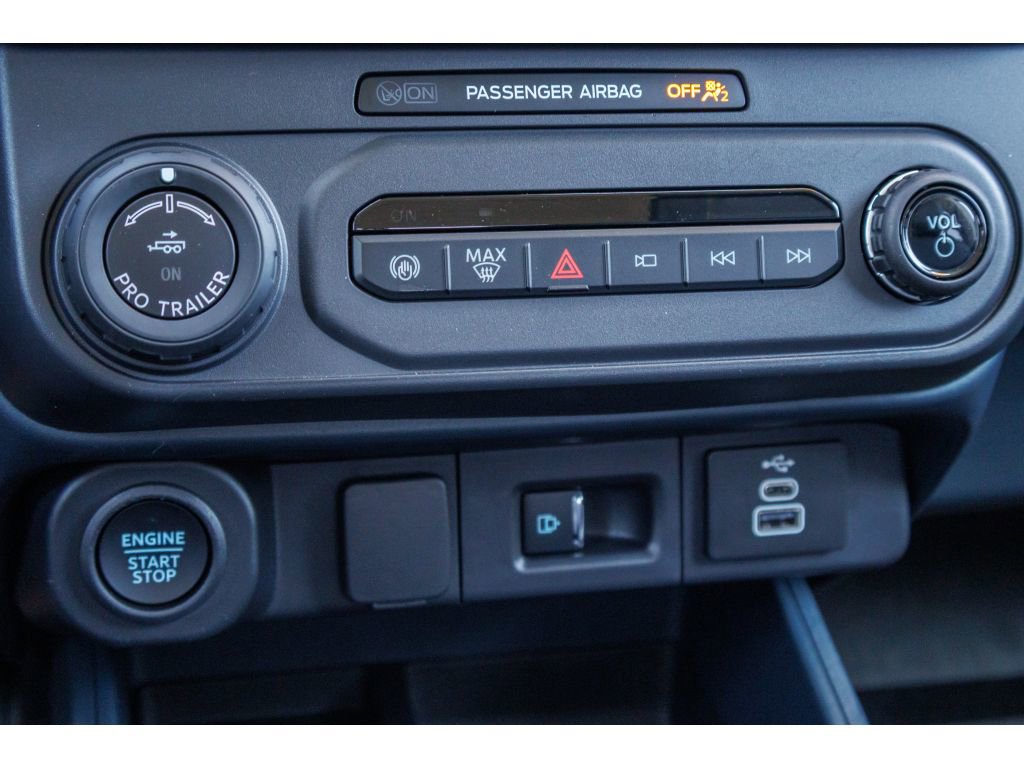 Used 2025 Ford Maverick Lobo AWD/4WD image 25