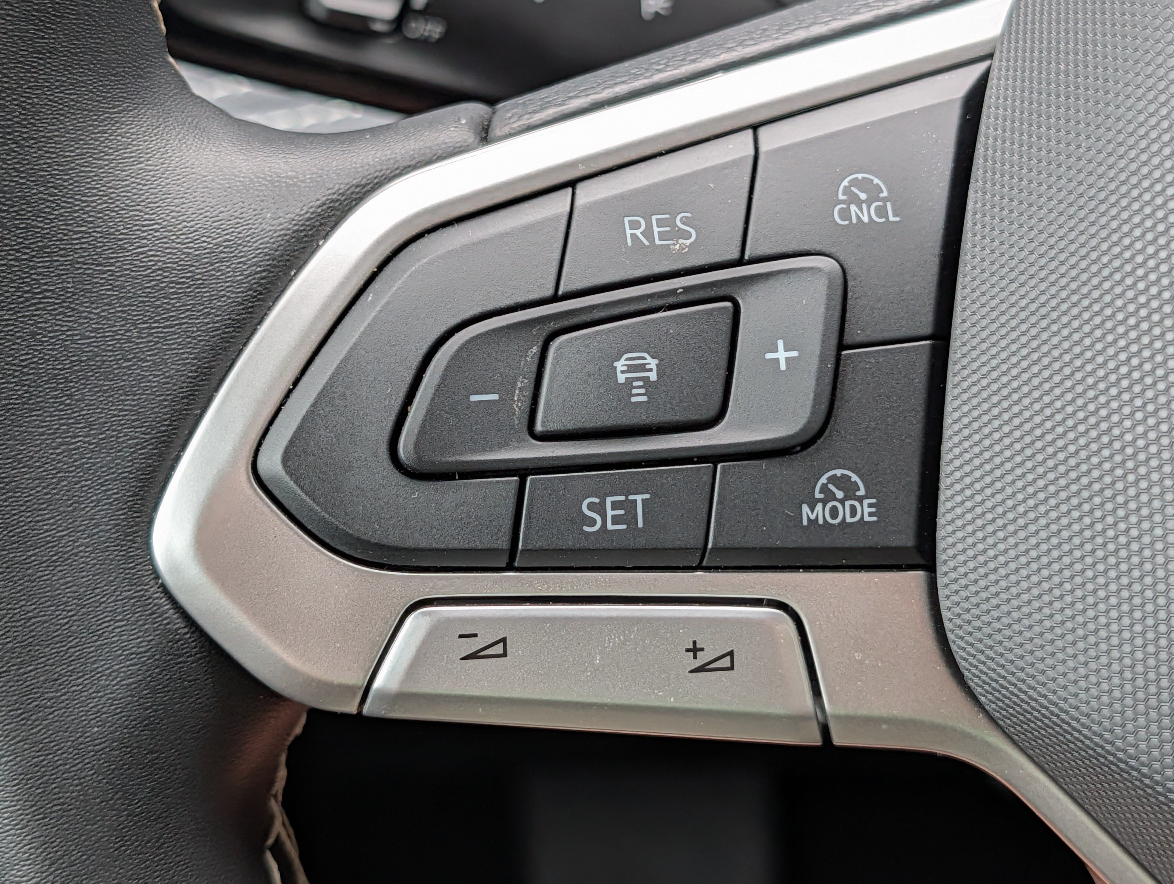 Certified 2026 Volkswagen Tiguan SE AWD/4WD image 31