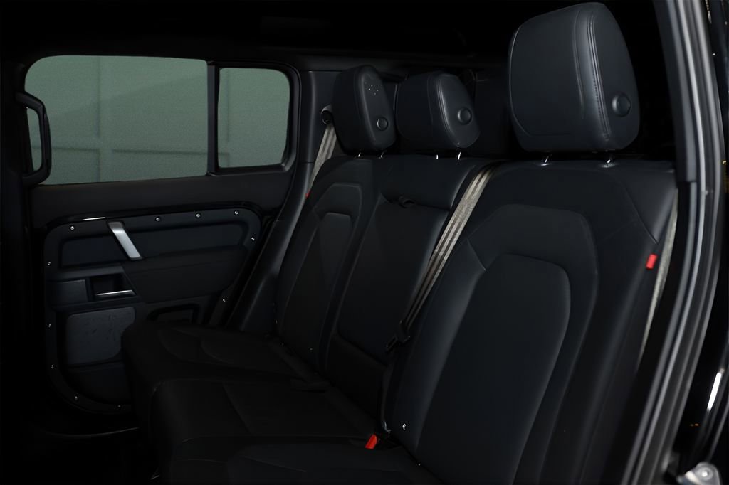Used 2023 Land Rover Defender 110 X-Dynamic SE image 13