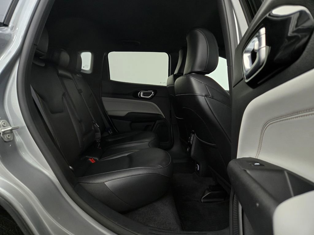 Used 2024 Jeep Compass Limited image 34