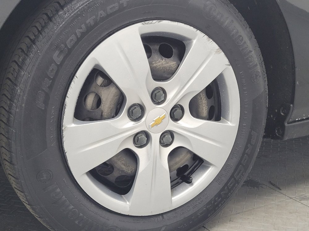Used 2017 Chevrolet Cruze LS image 31