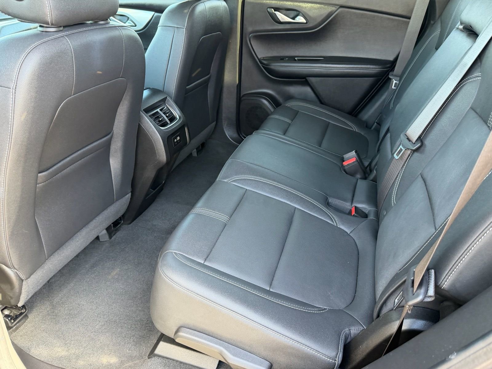 Used 2024 Chevrolet Blazer LT FWD image 18