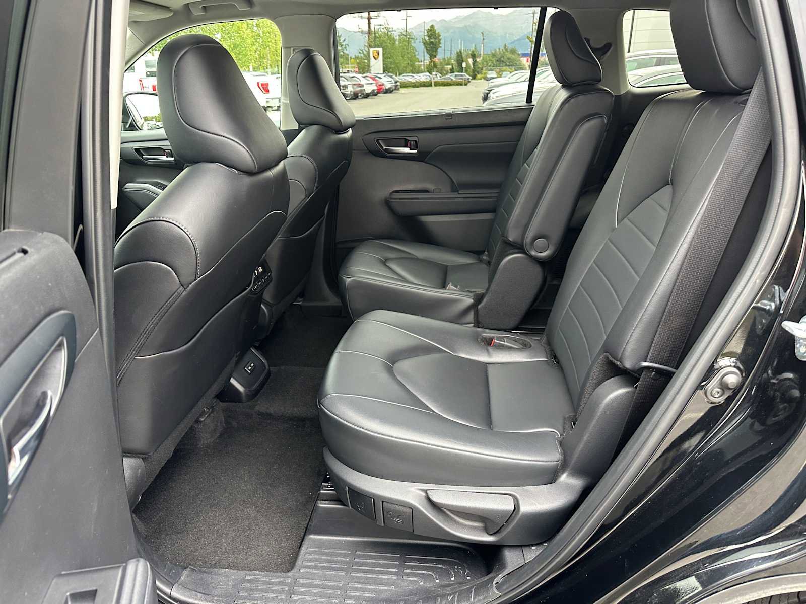 Used 2024 Toyota Highlander XLE image 17