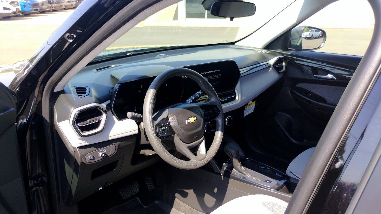 Used 2025 Chevrolet TrailBlazer LS w/ LS Convenience Package image 12