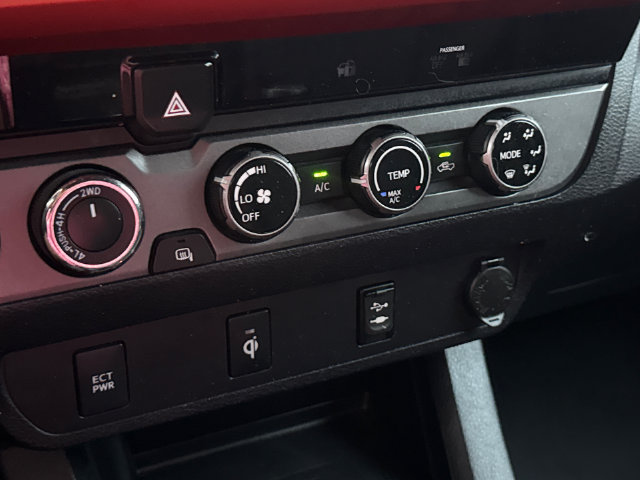 Used 2017 Toyota Tacoma TRD Off-Road AWD/4WD image 25
