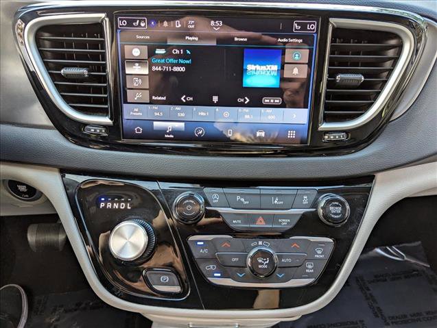 Used 2023 Chrysler Pacifica Touring-L image 14
