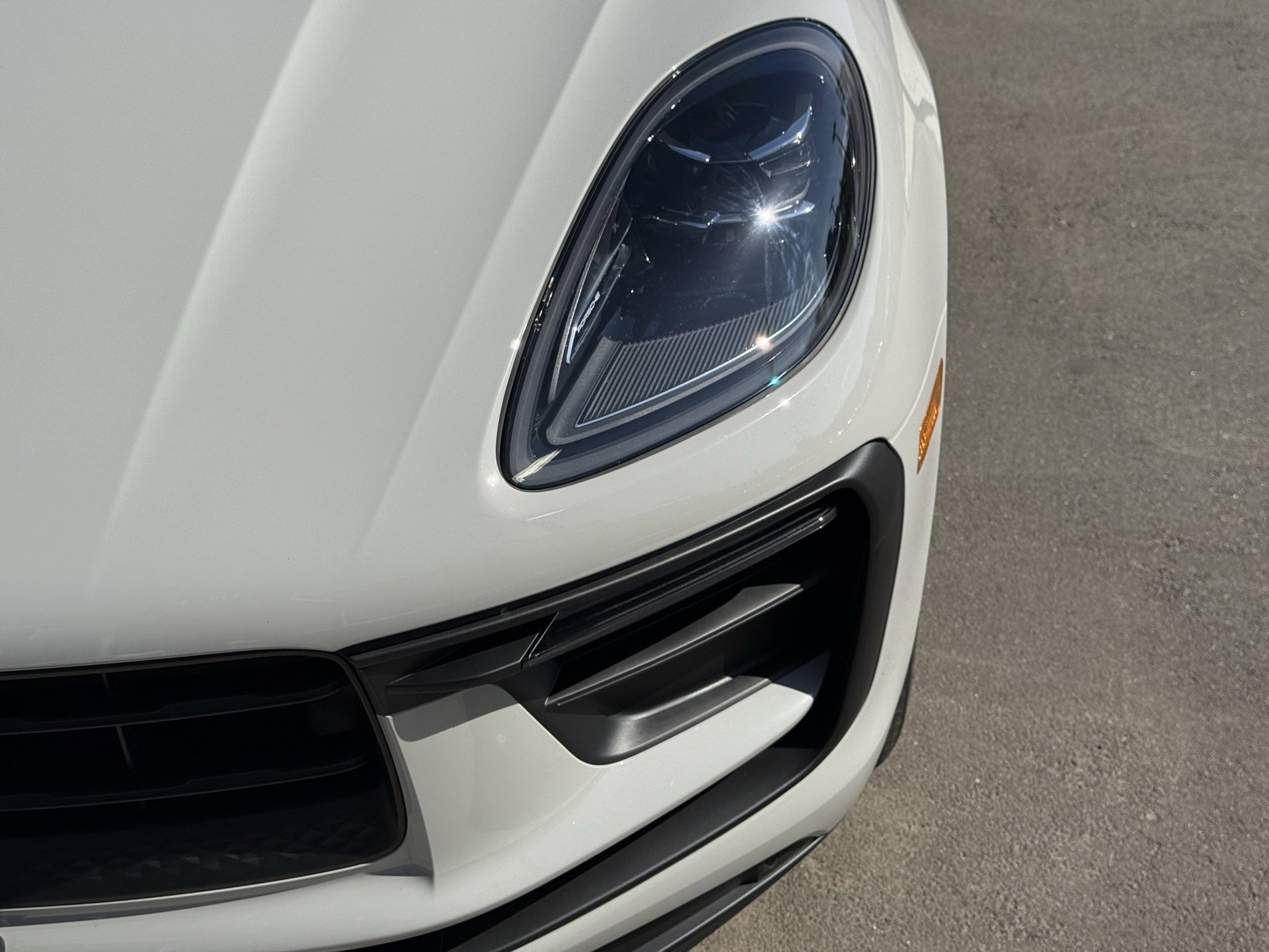 Used 2025 Porsche Macan image 11