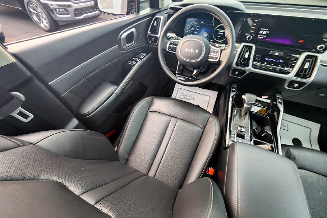 Used 2023 Kia Sorento SX AWD/4WD image 22