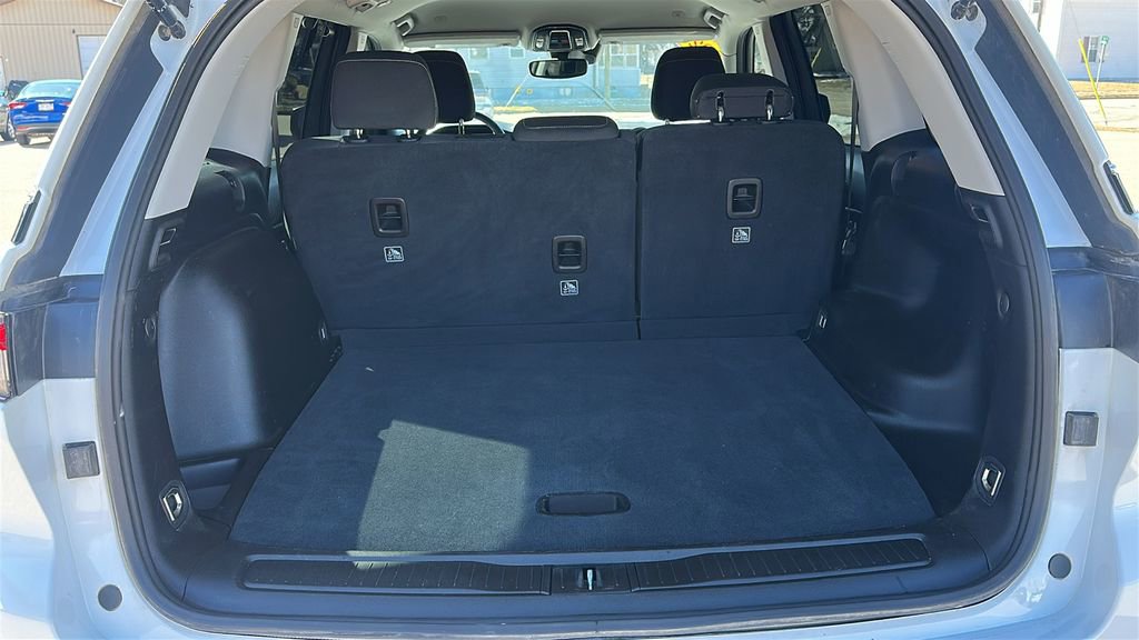 Used 2023 Jeep Grand Cherokee Laredo image 27