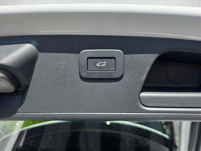Used 2024 Jaguar E-PACE R-Dynamic SE AWD/4WD image 13