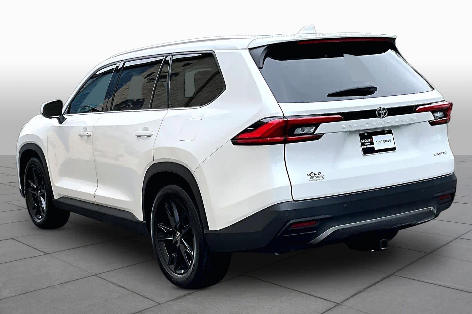 Certified 2024 Toyota Grand Highlander FWD image 12