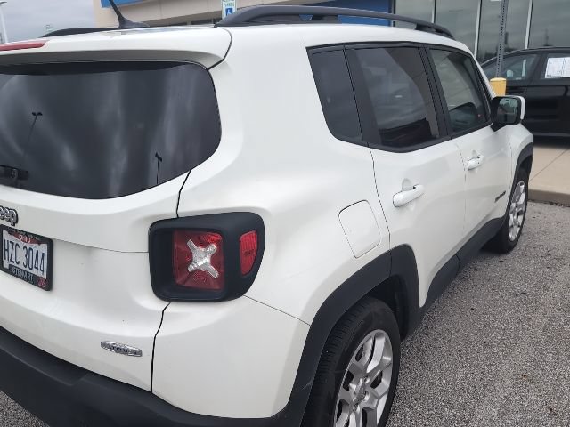 Used 2017 Jeep Renegade Latitude FWD image 4