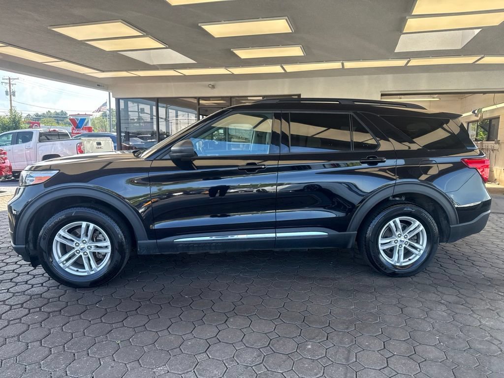 Used 2024 Ford Explorer XLT w/ Equipment Group 202A AWD/4WD image 9