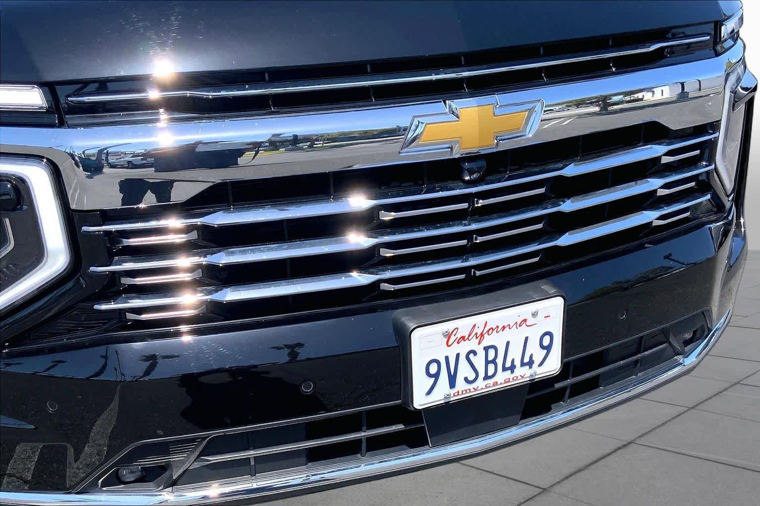 Used 2025 Chevrolet Suburban Premier RWD image 29