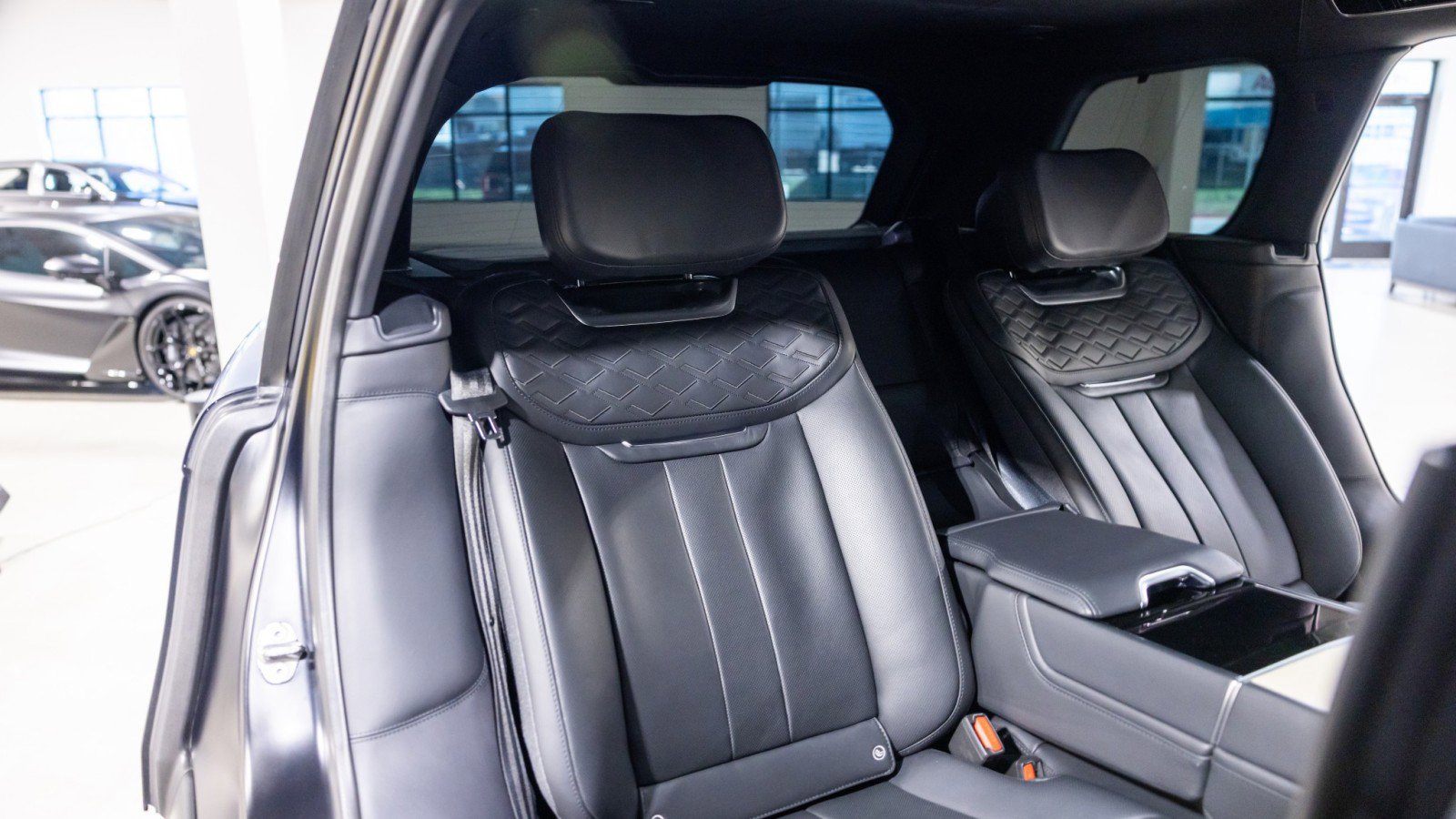 Used 2024 Land Rover Range Rover SV image 32