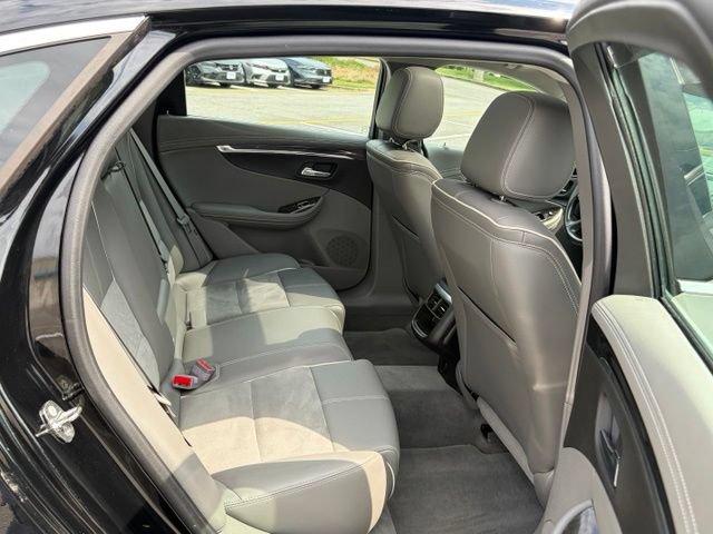 Used 2015 Chevrolet Impala LT w/ Convenience Package FWD image 31