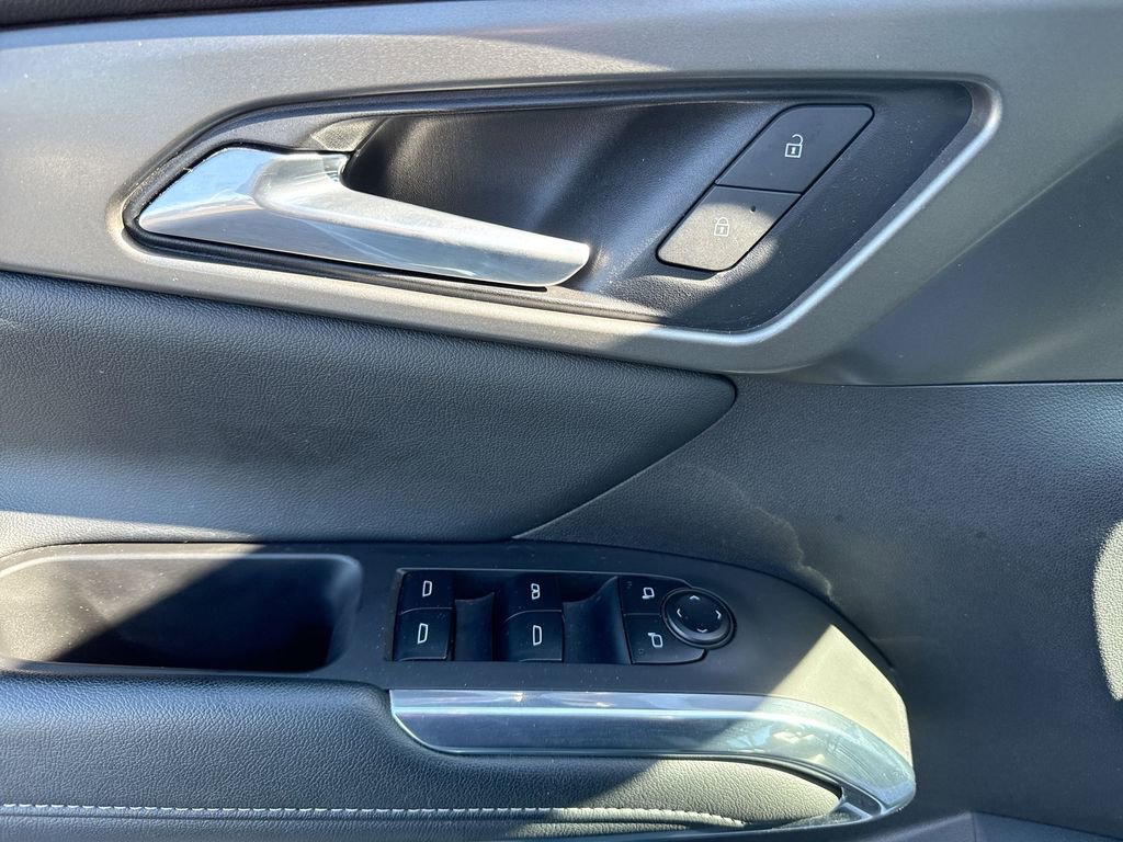 Used 2025 Chevrolet Traverse LT AWD/4WD image 24