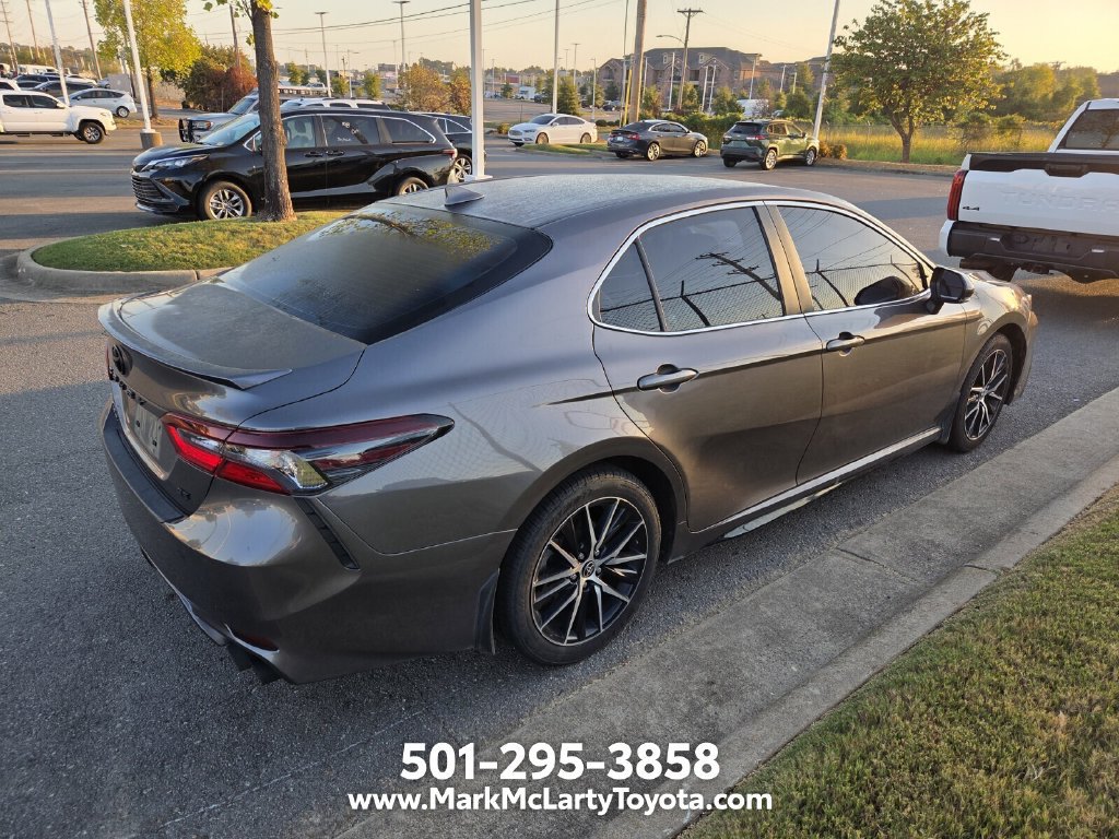 Used 2022 Toyota Camry SE FWD image 4