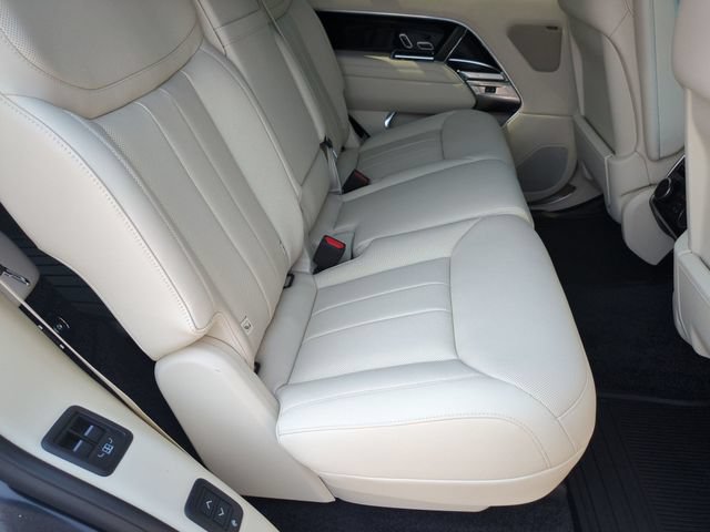 New 2026 Land Rover Range Rover Long Wheelbase SE AWD/4WD image 17