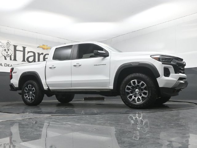 Used 2024 Chevrolet Colorado Z71 w/ Z71 Convenience Package 2 AWD/4WD image 2