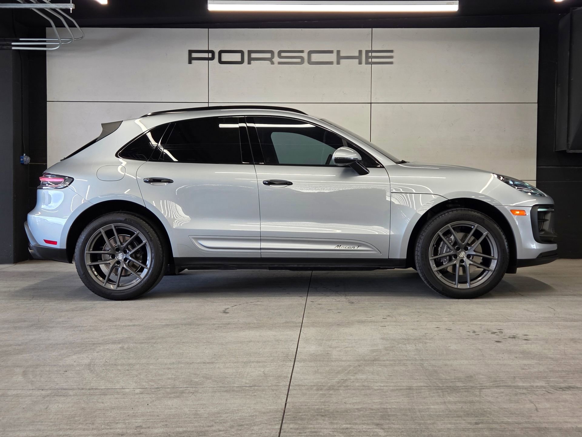 Certified 2024 Porsche Macan Turbo image 29