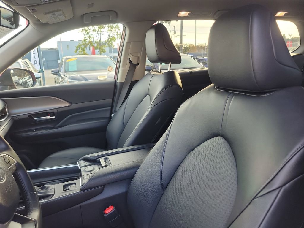 Used 2024 Toyota Grand Highlander XLE image 17