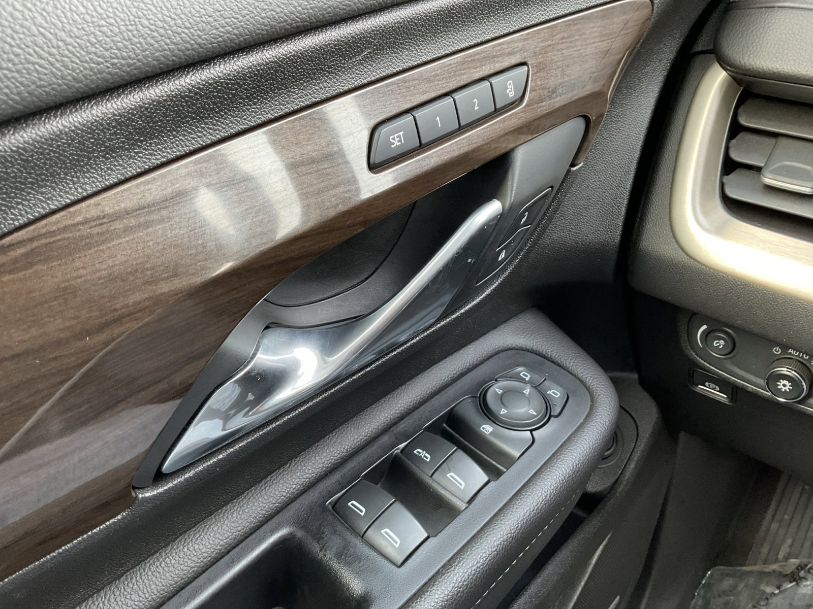 Used 2019 GMC Terrain Denali image 23