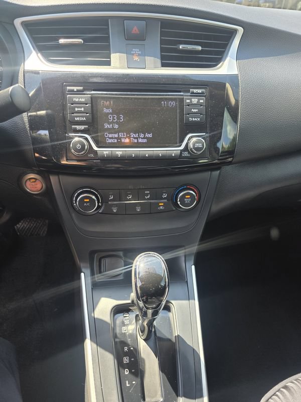 Used 2016 Nissan Sentra SV FWD image 25