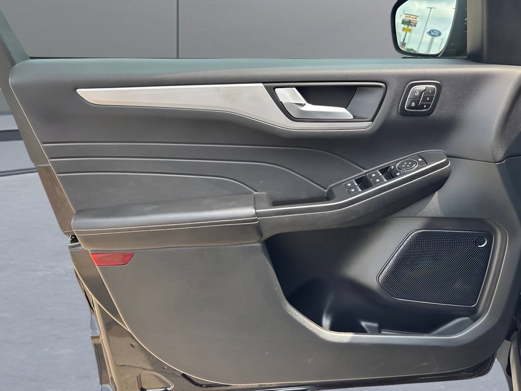 Used 2025 Ford Escape Platinum AWD/4WD image 9