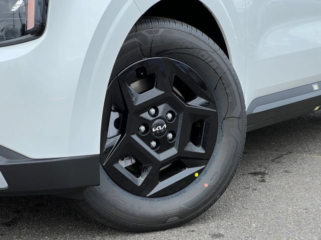 New 2026 Kia Carnival LX FWD image 2