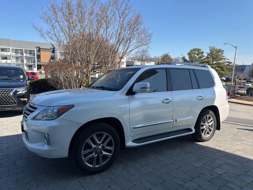 Used 2015 Lexus LX 570 4WD w/ Luxury Package image 25