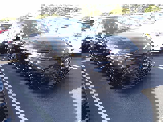 Used 2025 Toyota Camry SE image 3