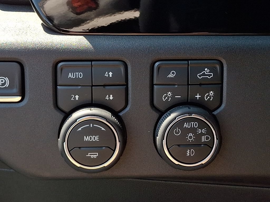 Used 2026 Chevrolet Silverado 1500 High Country w/ High Country Premium Package AWD/4WD image 24